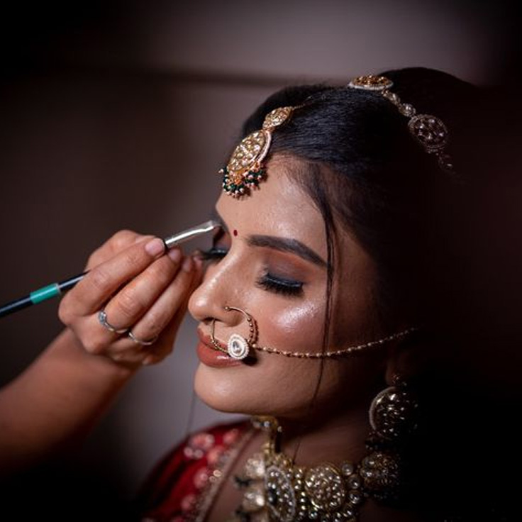 How to Choose the Perfect Makeup Artist for Your Wedding
